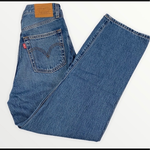 Levi's Premium Ribcage Straight Ankle Jeans - Picture 1 of 7